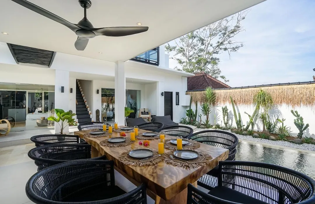 Villa Laut - 4Br Luxury Villa Within Walking Distance To Seseh Beach-1